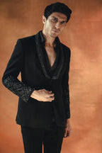 Noir Majesty A Timeless Black Tuxedo Set